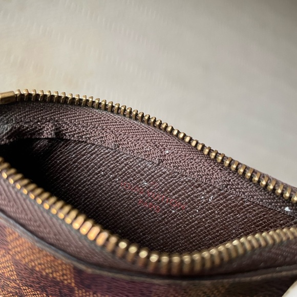 Louis Vuitton key pouch - Picture 7 of 8